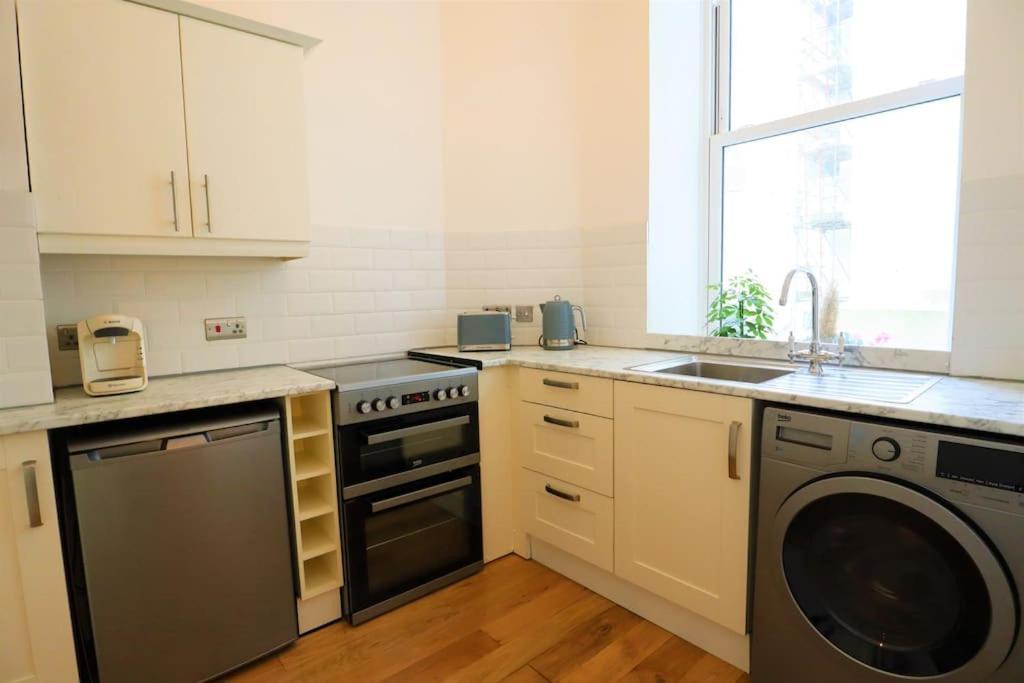 Seagulls Nest- Stylish 1 Bed Seafront Apartment Hastings Bagian luar foto